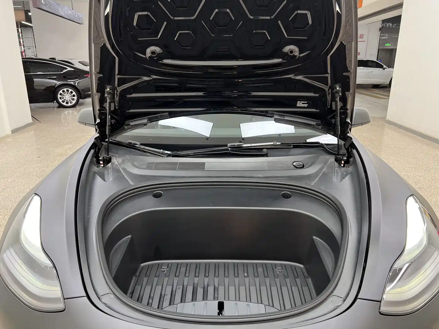 Фото 31 - Tesla Model 3
