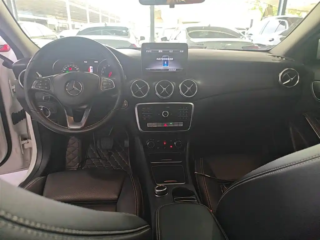 Mercedes-Benz GLA 2018 GLA 200 Dynamic фото 10