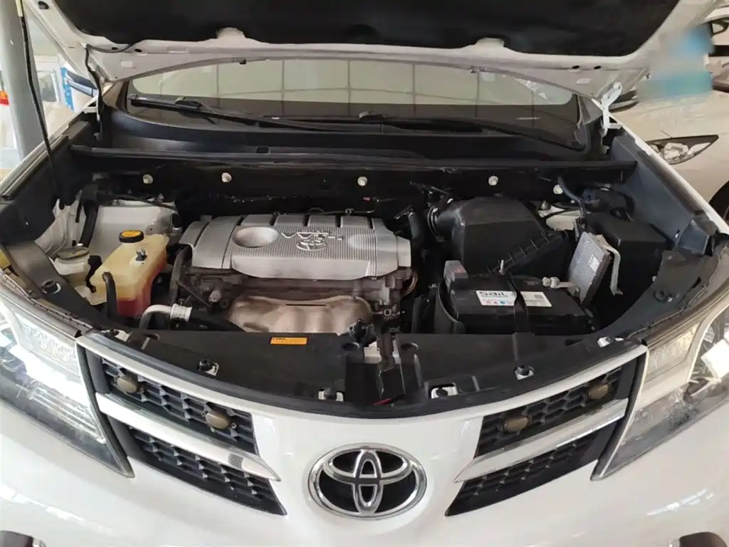 Toyota RAV4 Rongfang 2015 2.5L Automatic 4WD Elite Edition фото 20