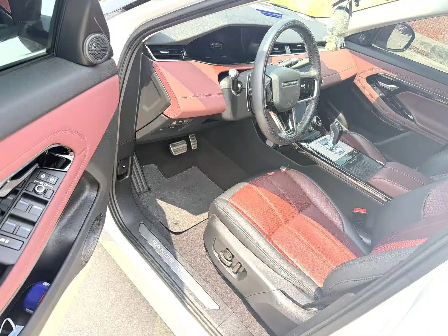 Photo 5 - Land Rover Range Rover Evoque