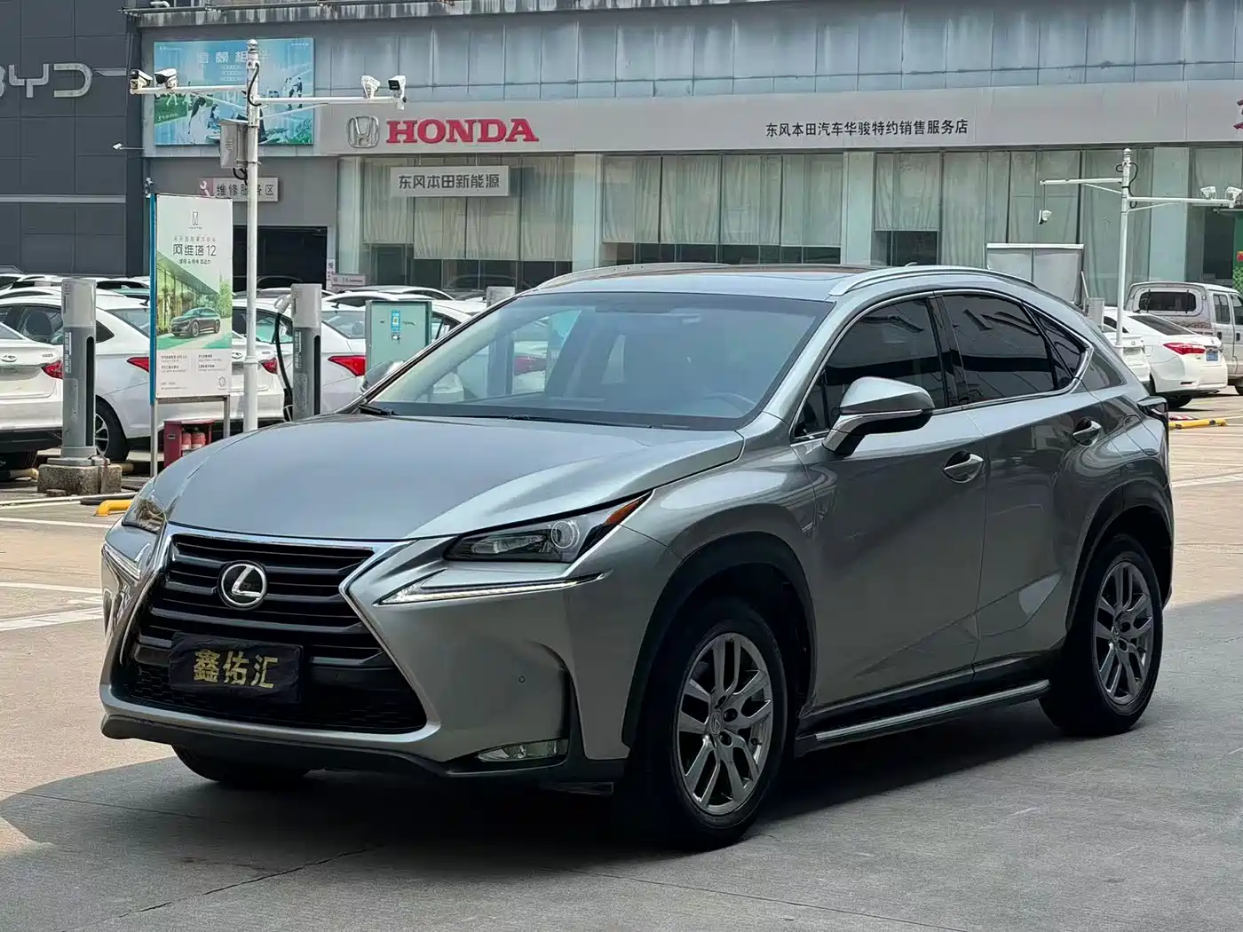 Lexus NX 2015 200t AWD F Sport фото 2