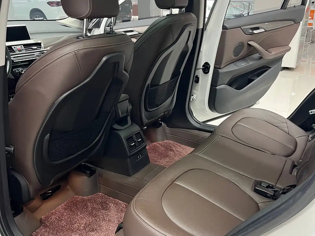 BMW X1 2019 xDrive20Li Premium Model фото 12
