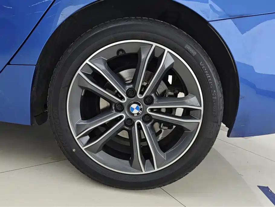 BMW 1 Series 2018 118i Sport Edition фото 6