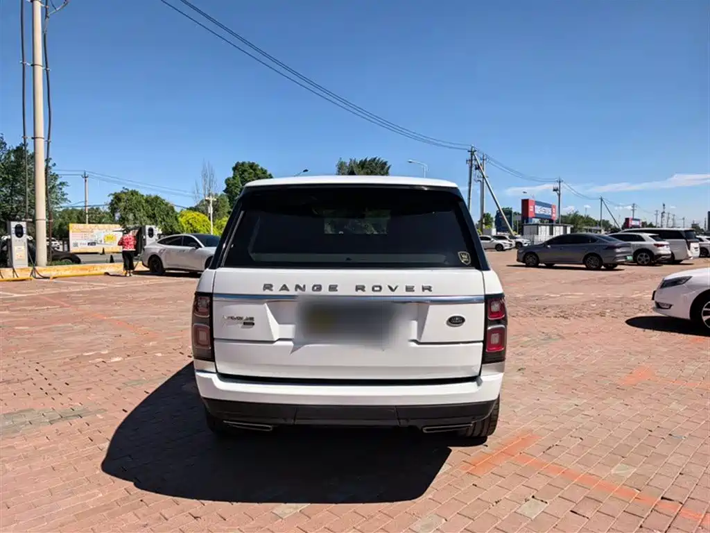 Land Rover Range Rover 2021 3.0 L6 Heritage Extended Classic Edition фото 9