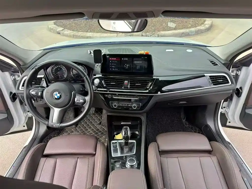 BMW 1 Series 2023 125i M Sport Shadow Edition фото 6