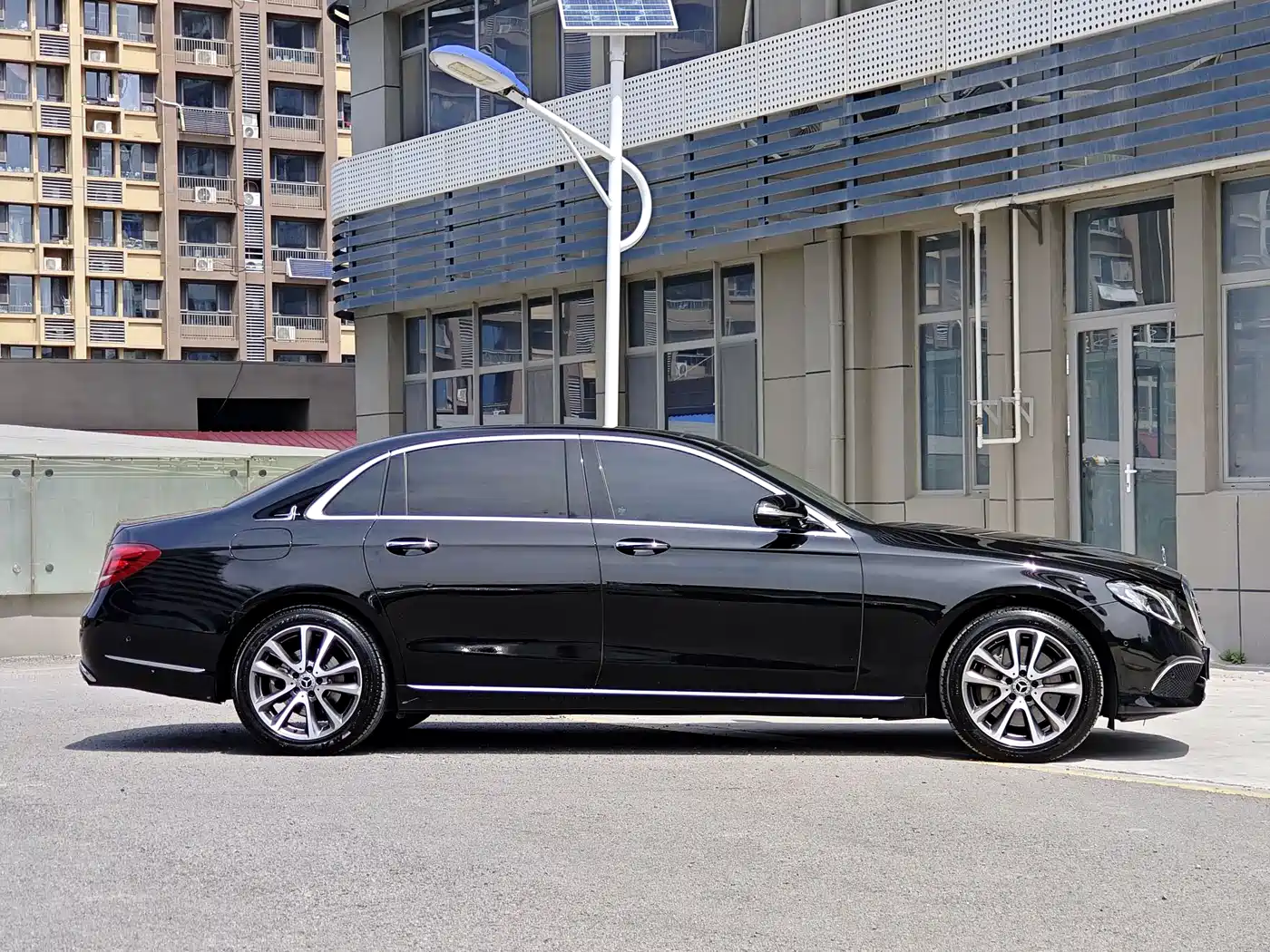 Mercedes-Benz E-Class 2019 E 300 L Luxury фото 7