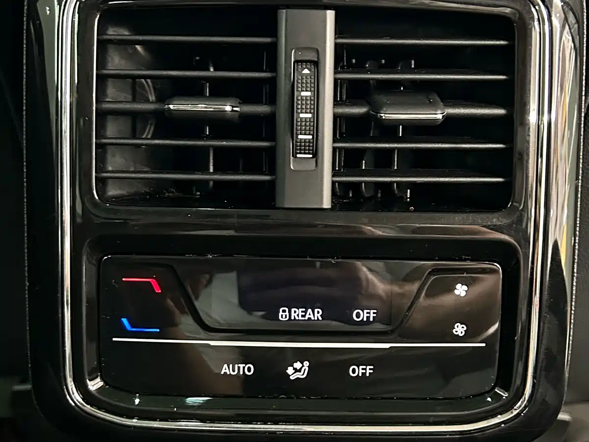 Volkswagen Passat 2024 330TSI Starlight Elite Edition фото 12