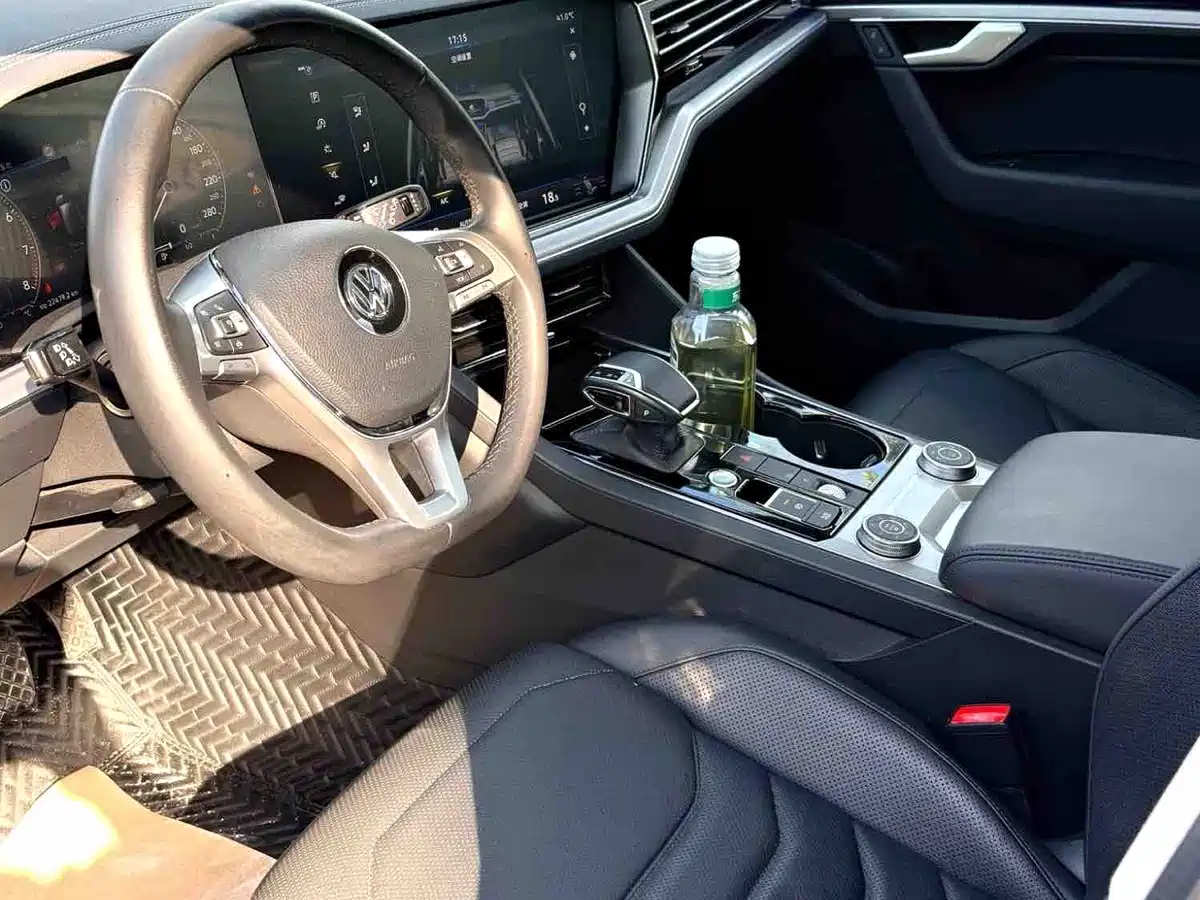 Фото 5 - Volkswagen Touareg