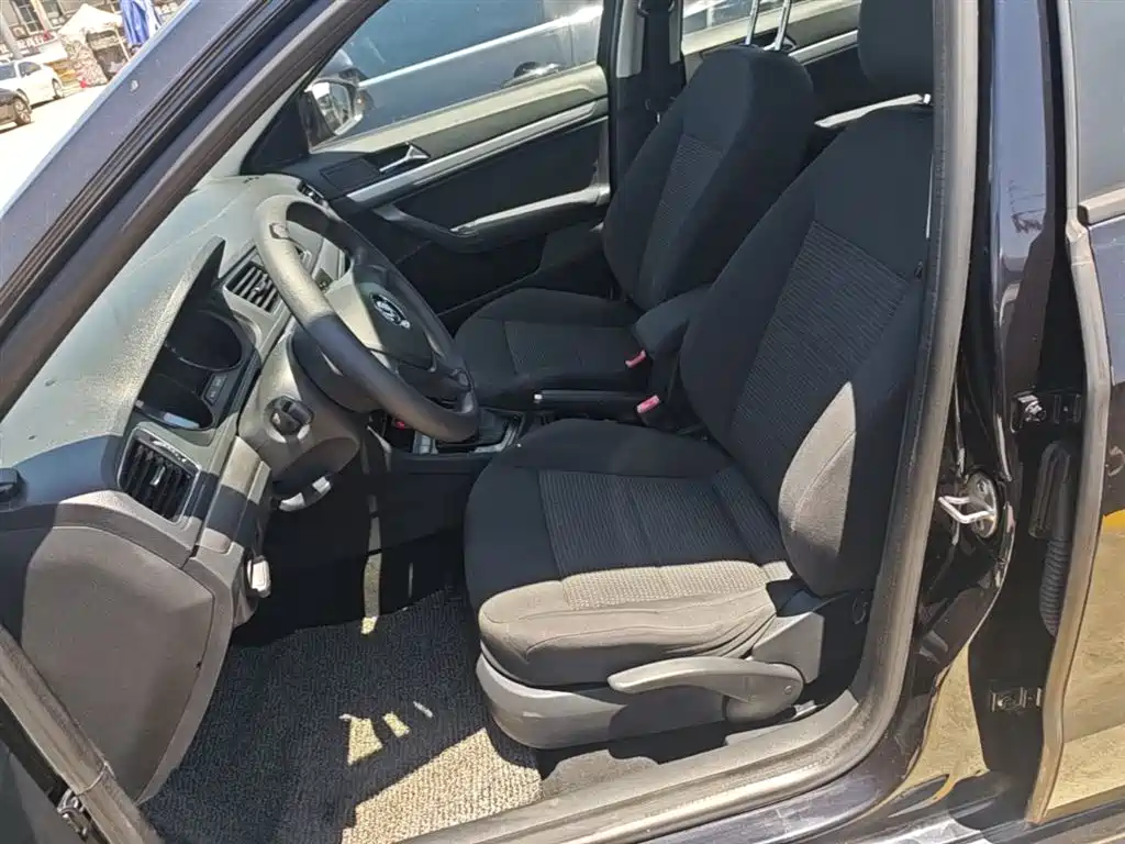 Volkswagen Lavida 2017 1.6L Automatic Trend Edition фото 15