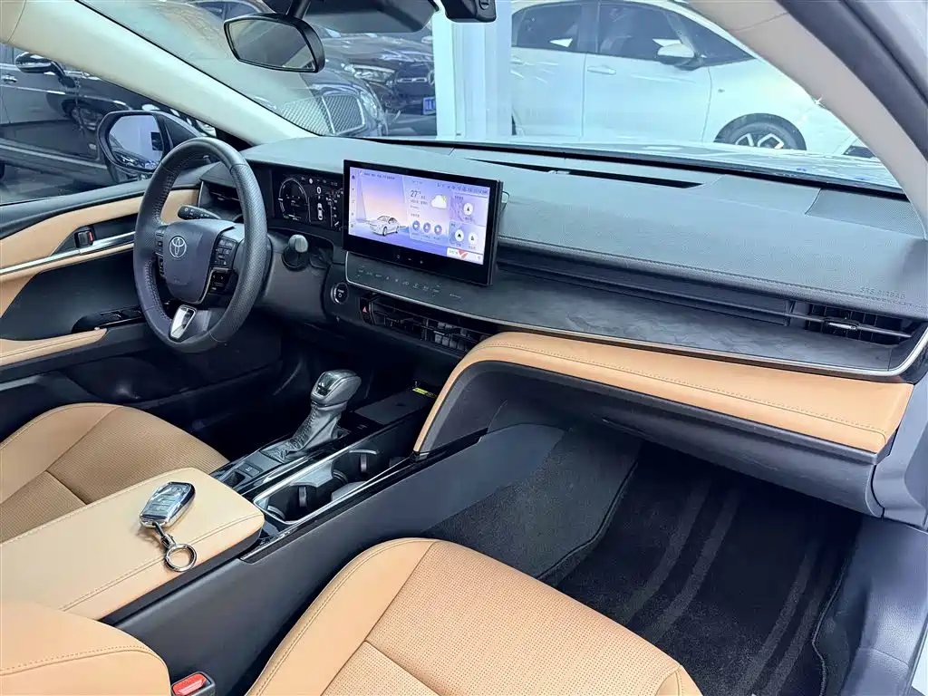 Toyota Camry 2024 Hybrid 2.0HG Premium Edition фото 13