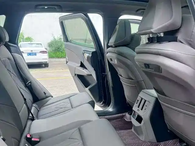 BMW X3 2025 xDrive30L Leading M Sport Package фото 5