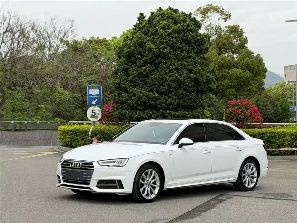 Audi A4L 2018 30th Anniversary 40 TFSI Fashion