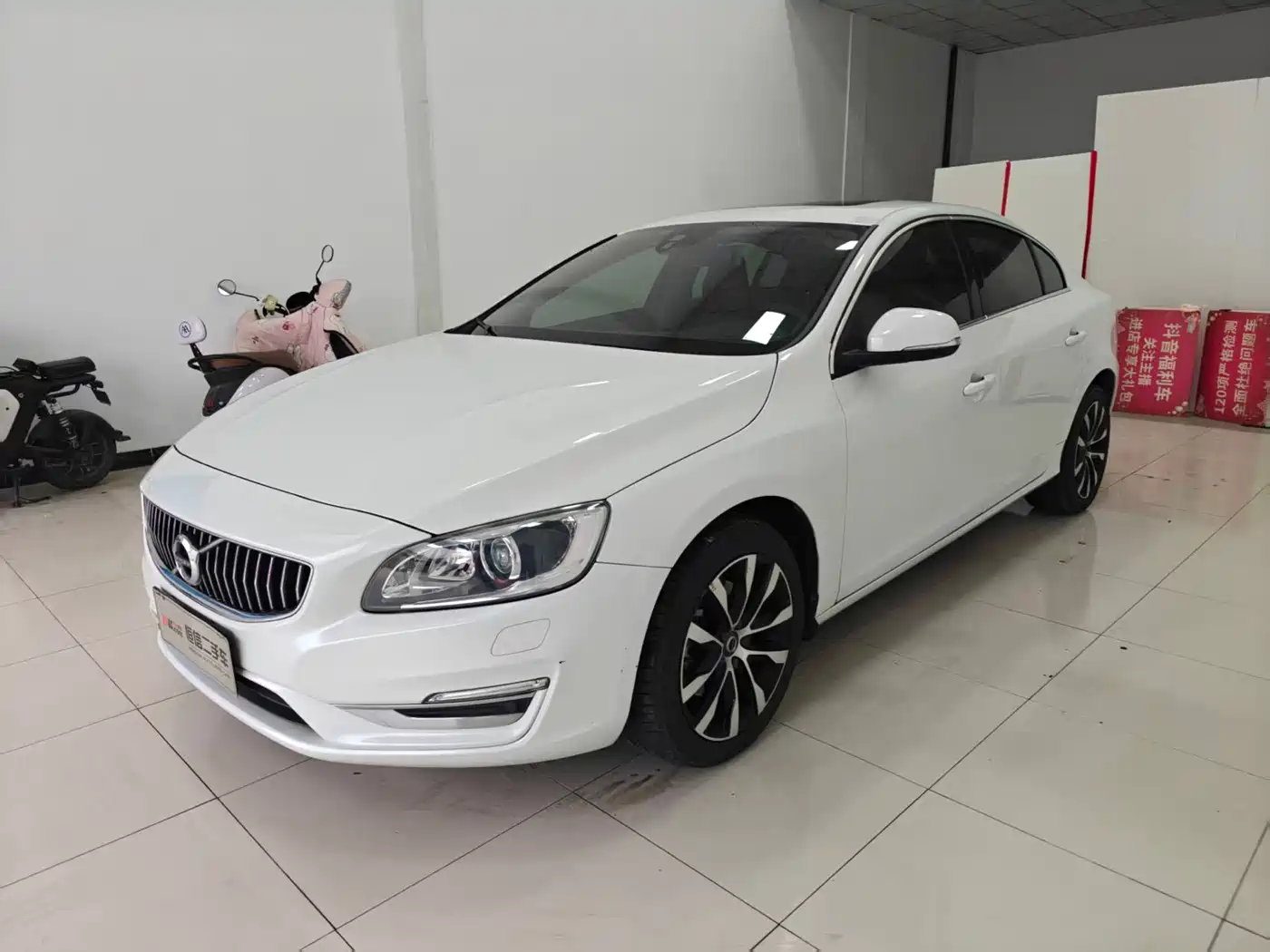 Фото 1 - Volvo S60