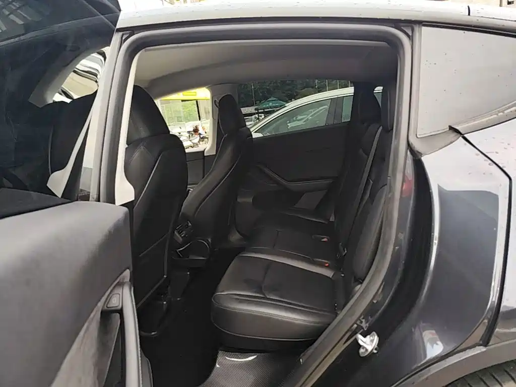 Фото 17 - Tesla Model Y