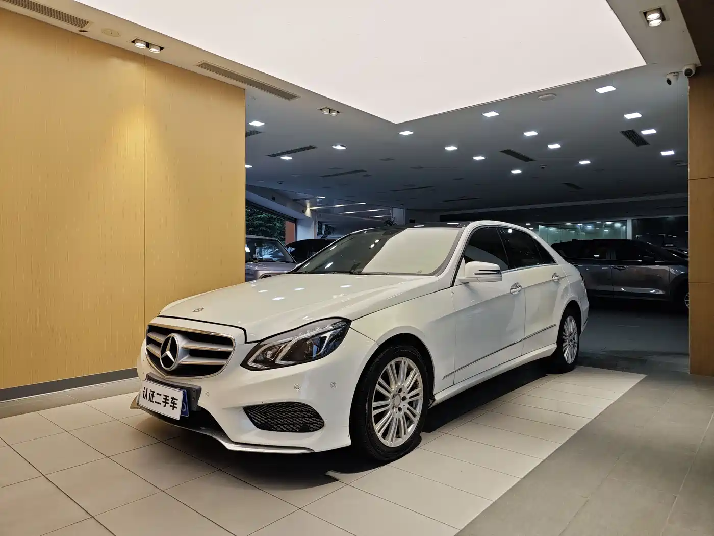 Mercedes-Benz E-Class (Import) 2009 Model E 300 Elegance Version