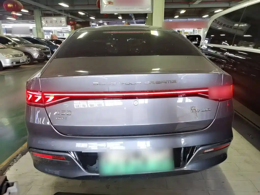 BYD Qin PLUS 2024 Glory Edition DM-i 55KM Surpass фото 6