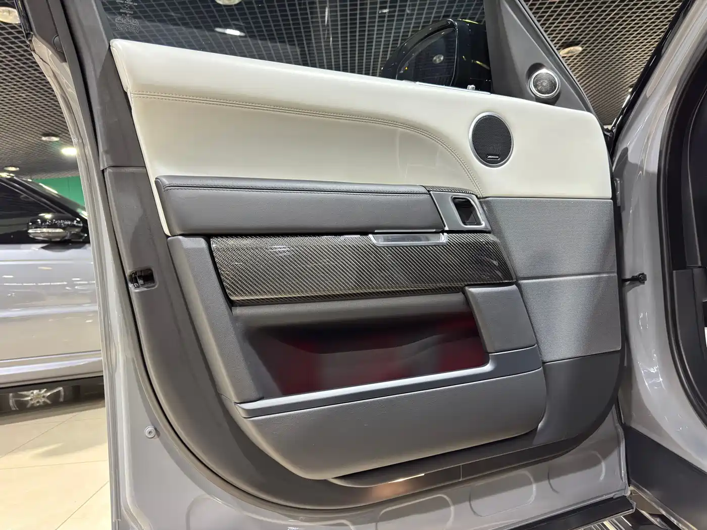 Land Rover Range Rover Sport 2022 Model 5.0 SC V8 SVR Peak Collector's Edition фото 13