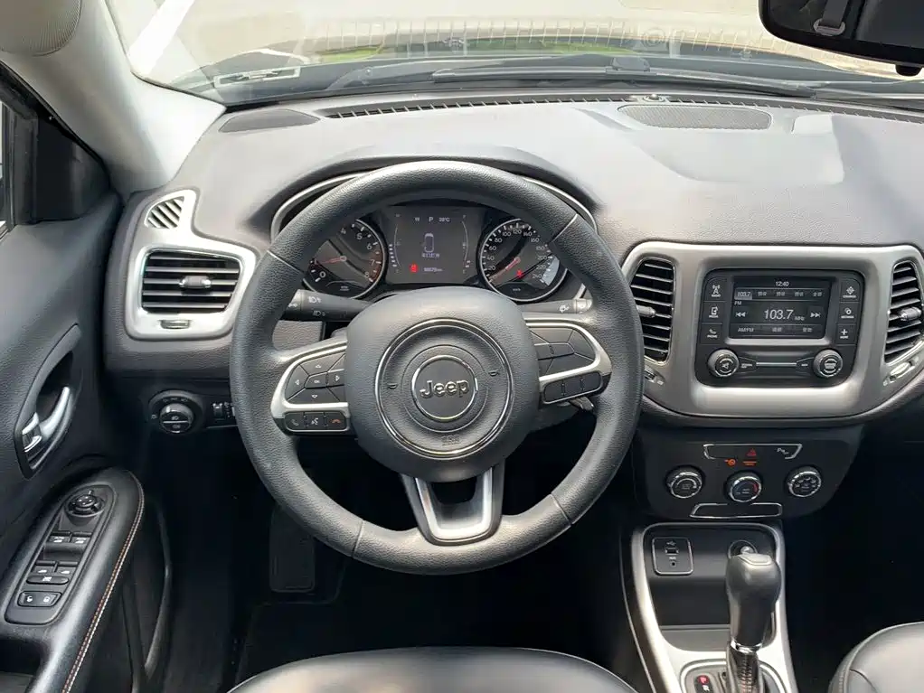 Фото 9 - Jeep Compass