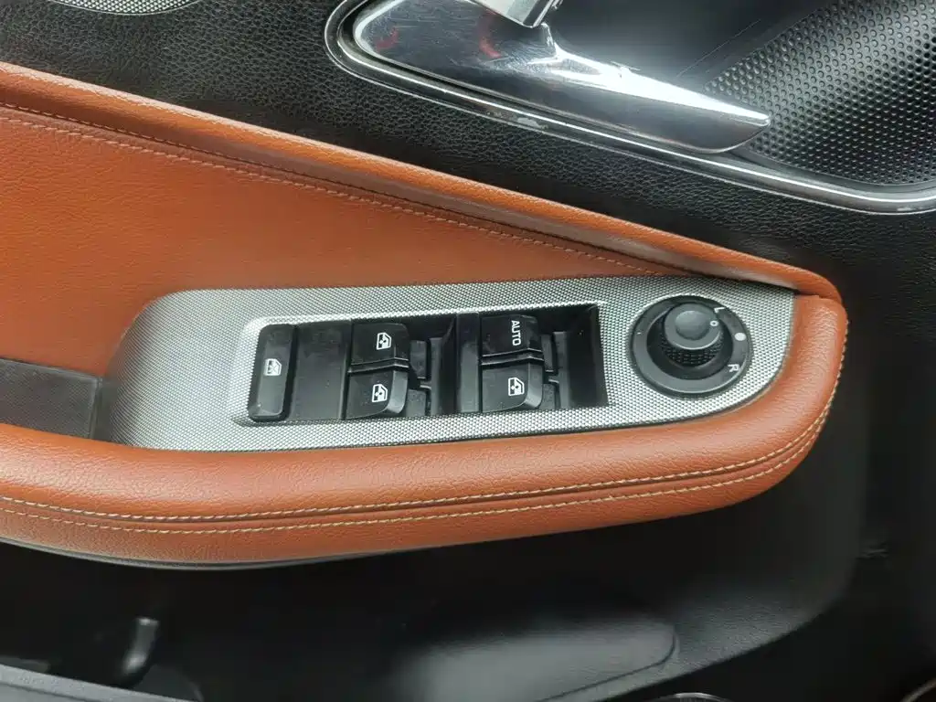 Фото 9 - Baojun 560