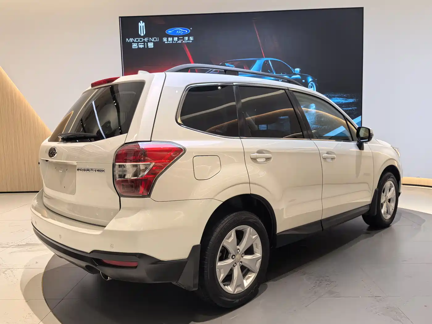 Subaru Forester 2013 2.5i Automatic Elite Navigation Edition фото 6