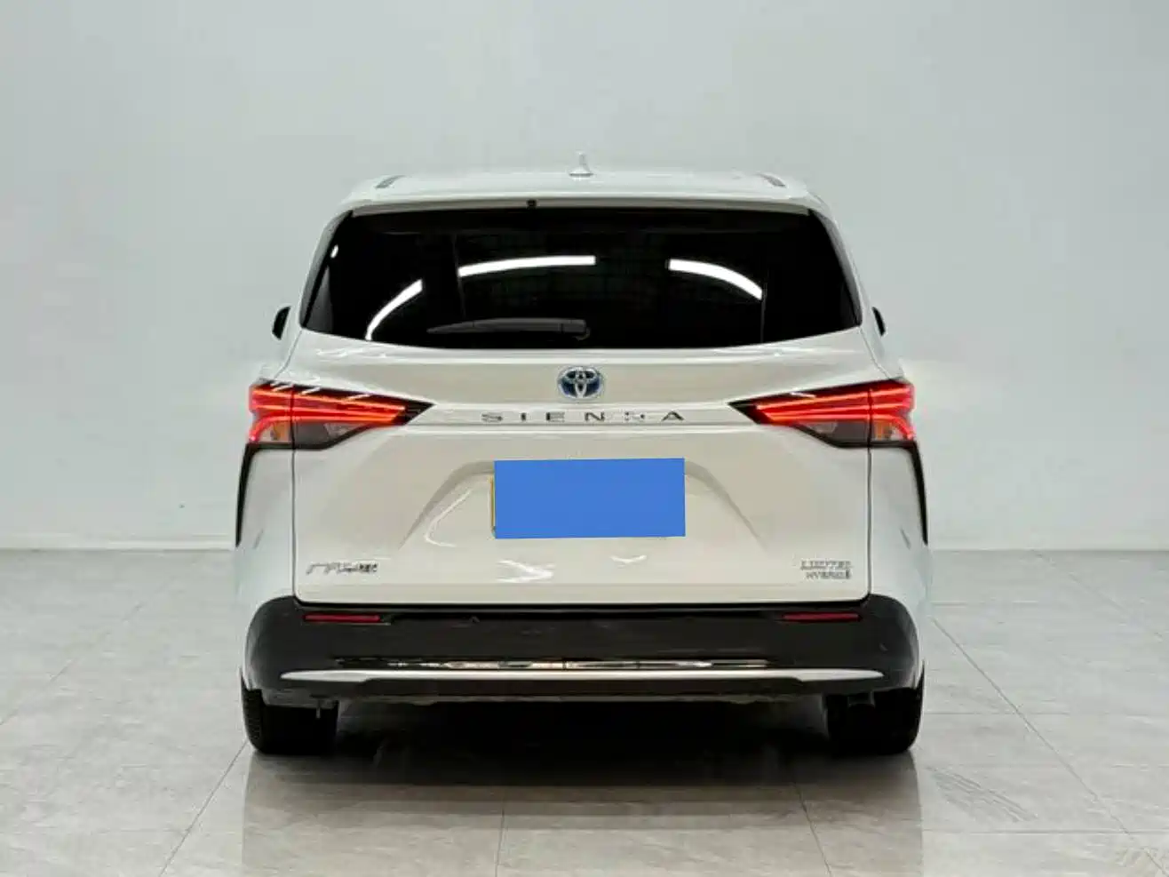 Toyota Sienna 2021 2.5L Hybrid Premium Edition фото 3