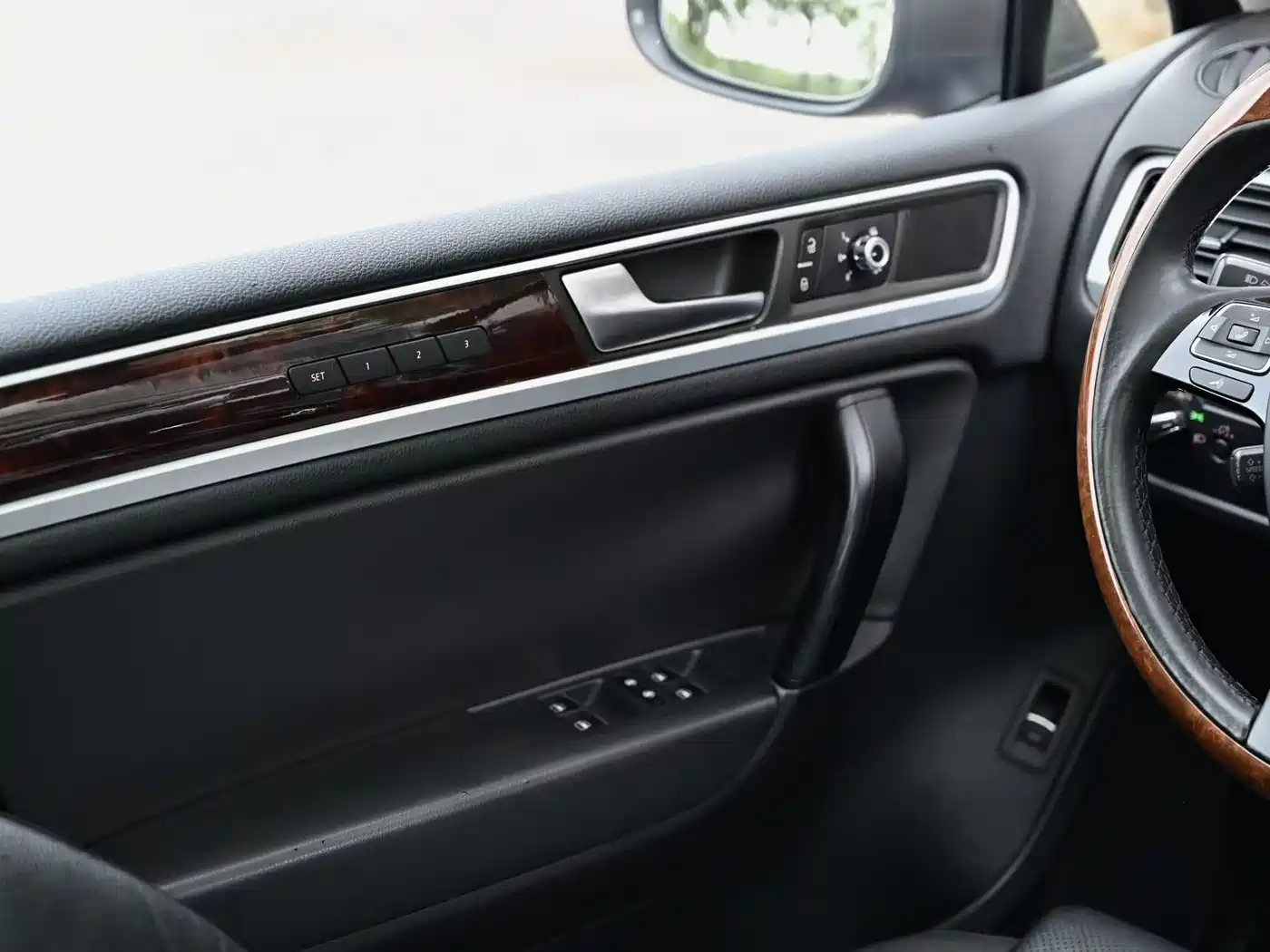 Volkswagen Touareg 2011 3.0TSI Luxury фото 14