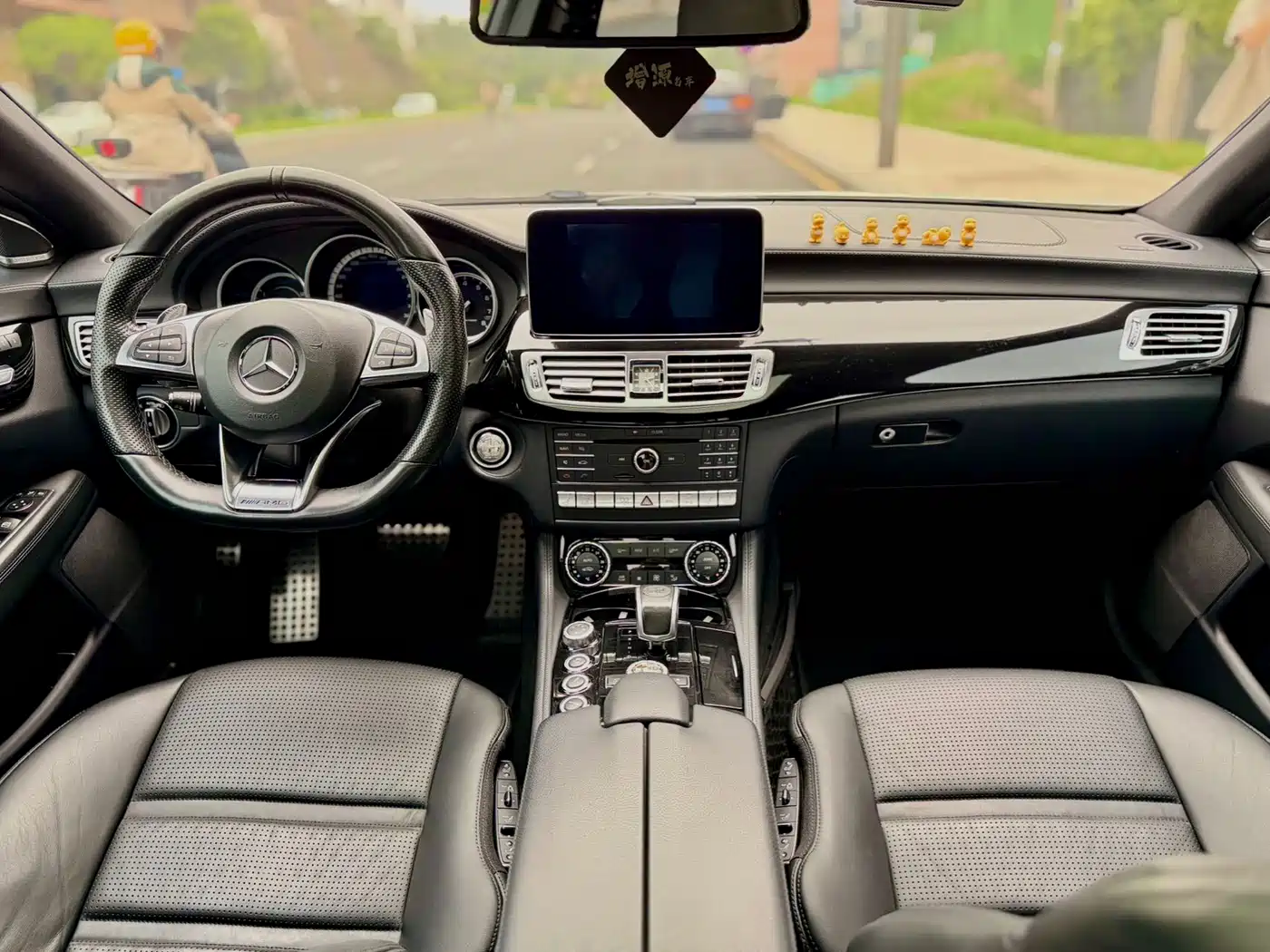 Mercedes-Benz CLS AMG 2015 AMG CLS 63 4MATIC фото 12
