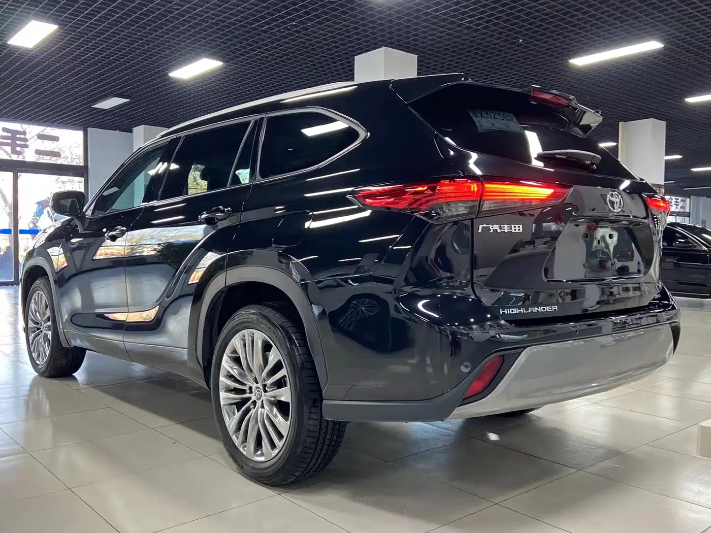 TOYOTA HIGHLANDER