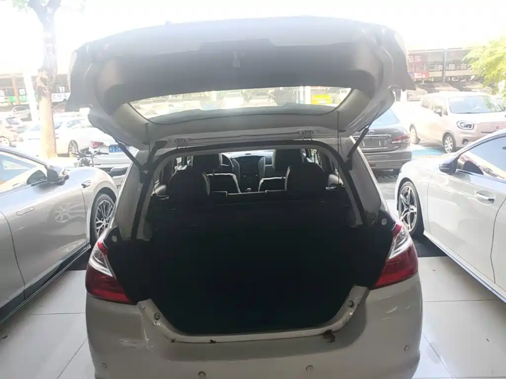 Venucia R50 2016 2016 Model 1.6L Automatic Elite Edition