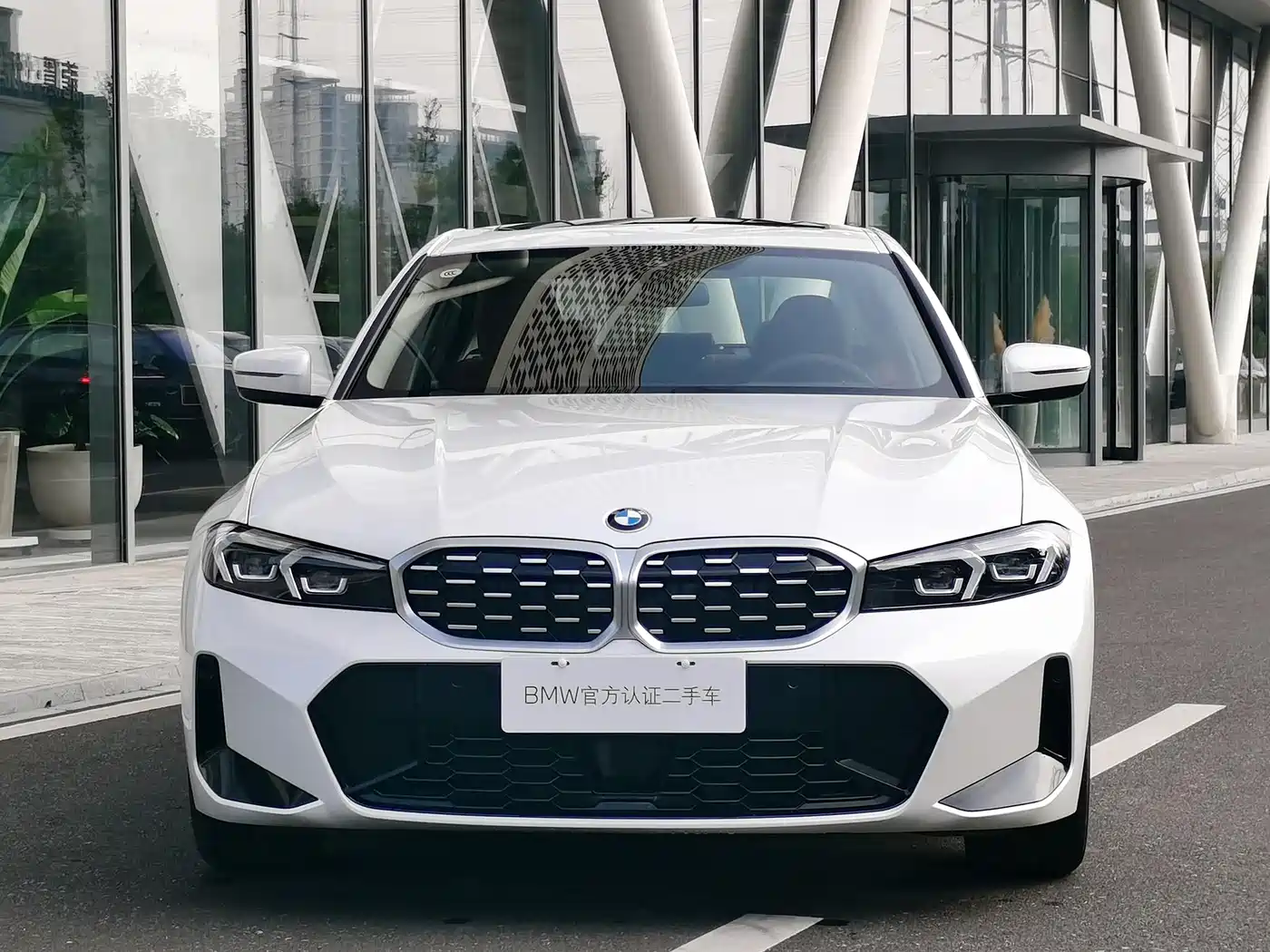 BMW 3 Series 2025 325i M Sport Package фото 2
