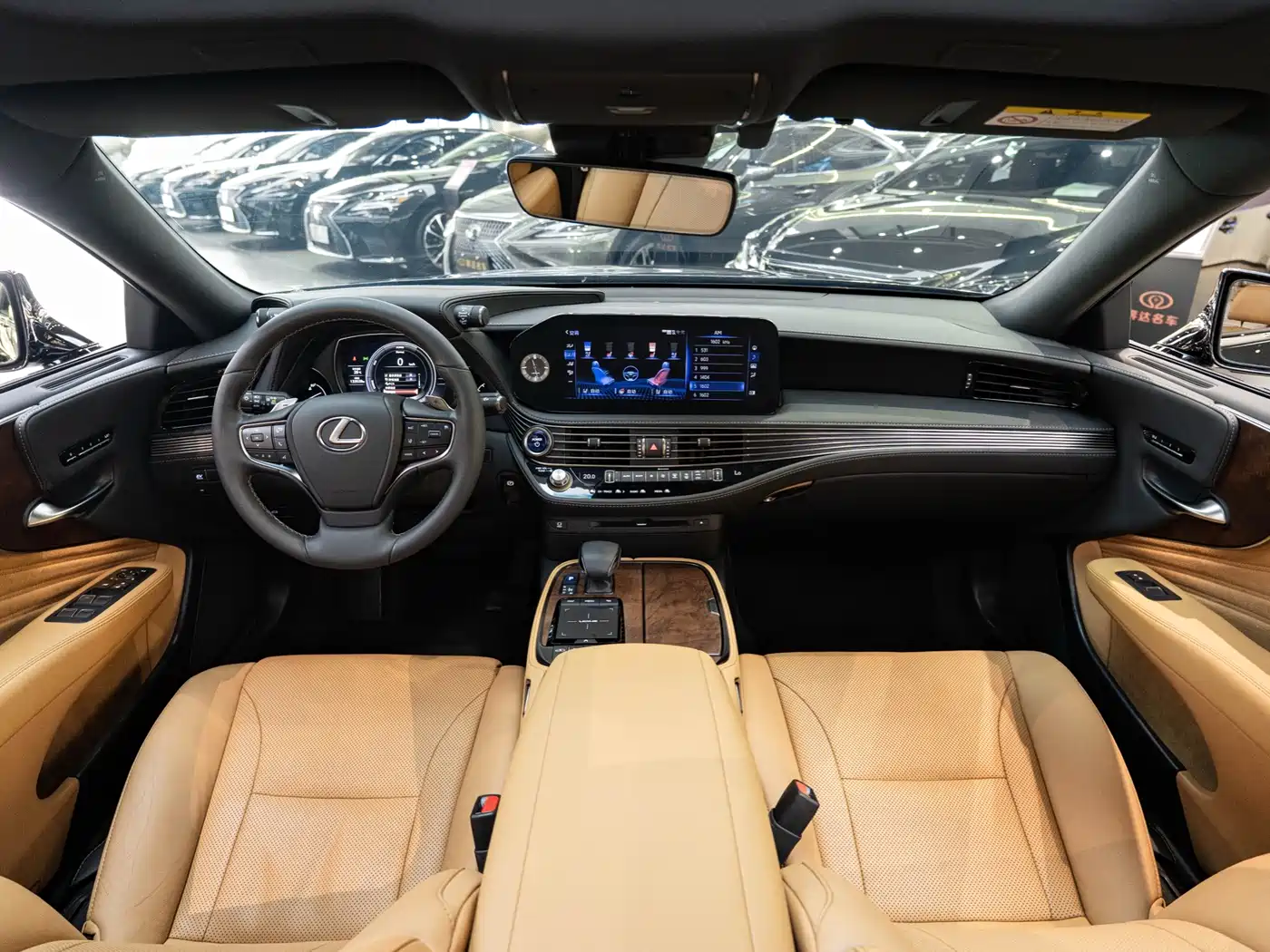 Lexus LS 2021 500h Excellence Edition фото 13