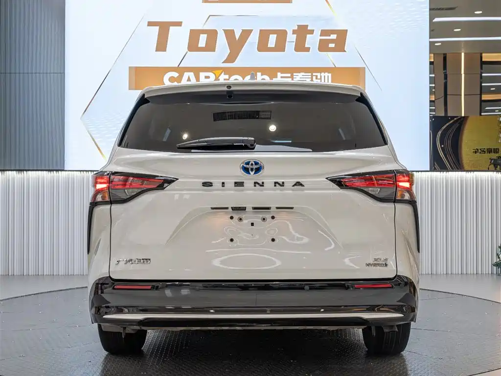 Toyota Sienna 2021 2.5L Hybrid Luxury Edition фото 5