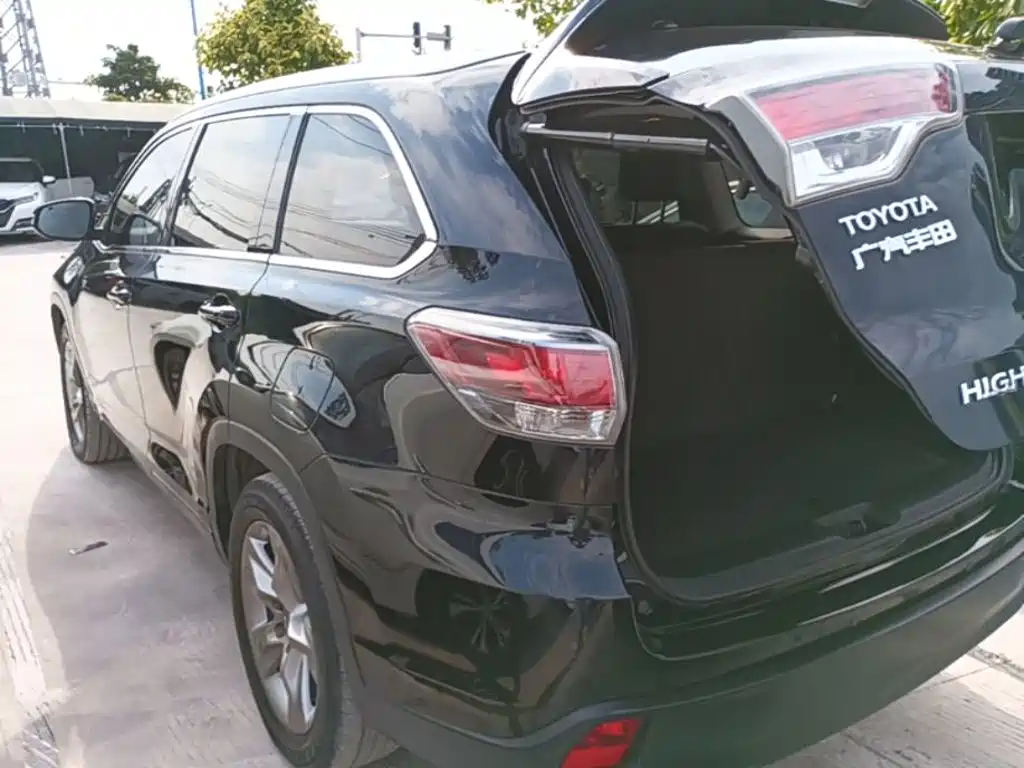 Photo 5 - Toyota Highlander
