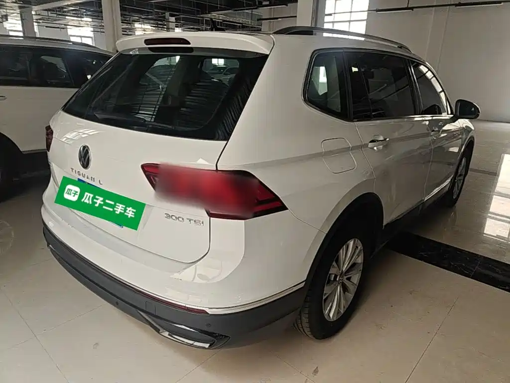 Photo 7 - Volkswagen Tiguan L
