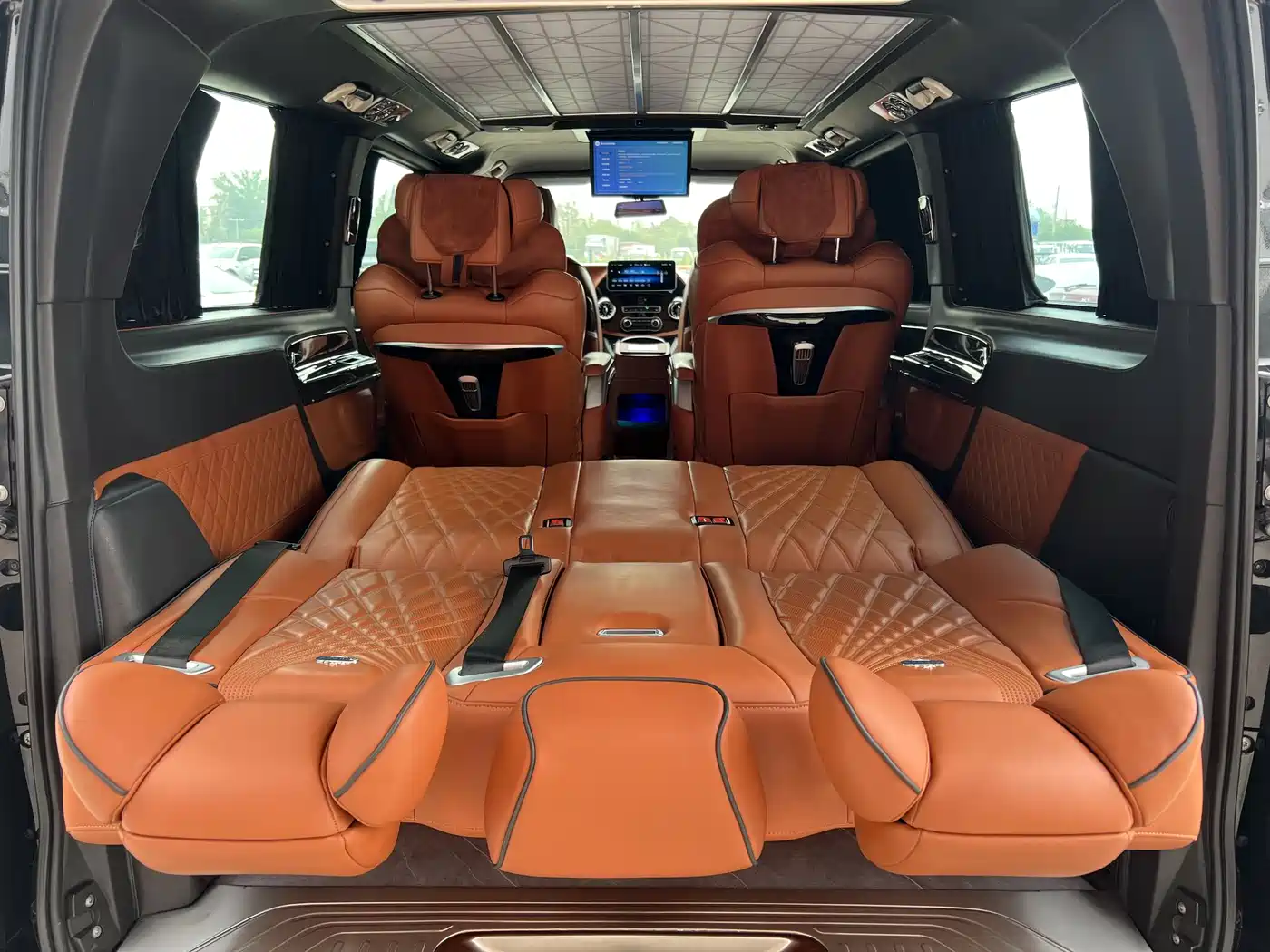 Mercedes-Benz Vito 2023 2.0T Business 7-Seater фото 10