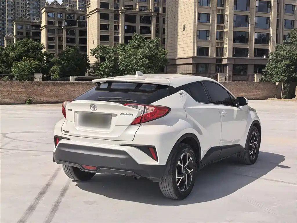 Toyota C-HR 2020 Model 2.0L Leading фото 7