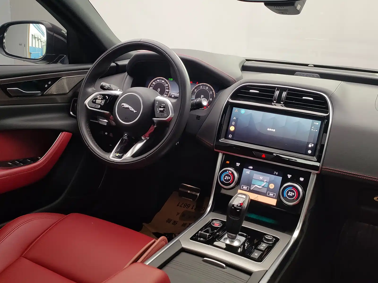 Photo 4 - Jaguar XEL