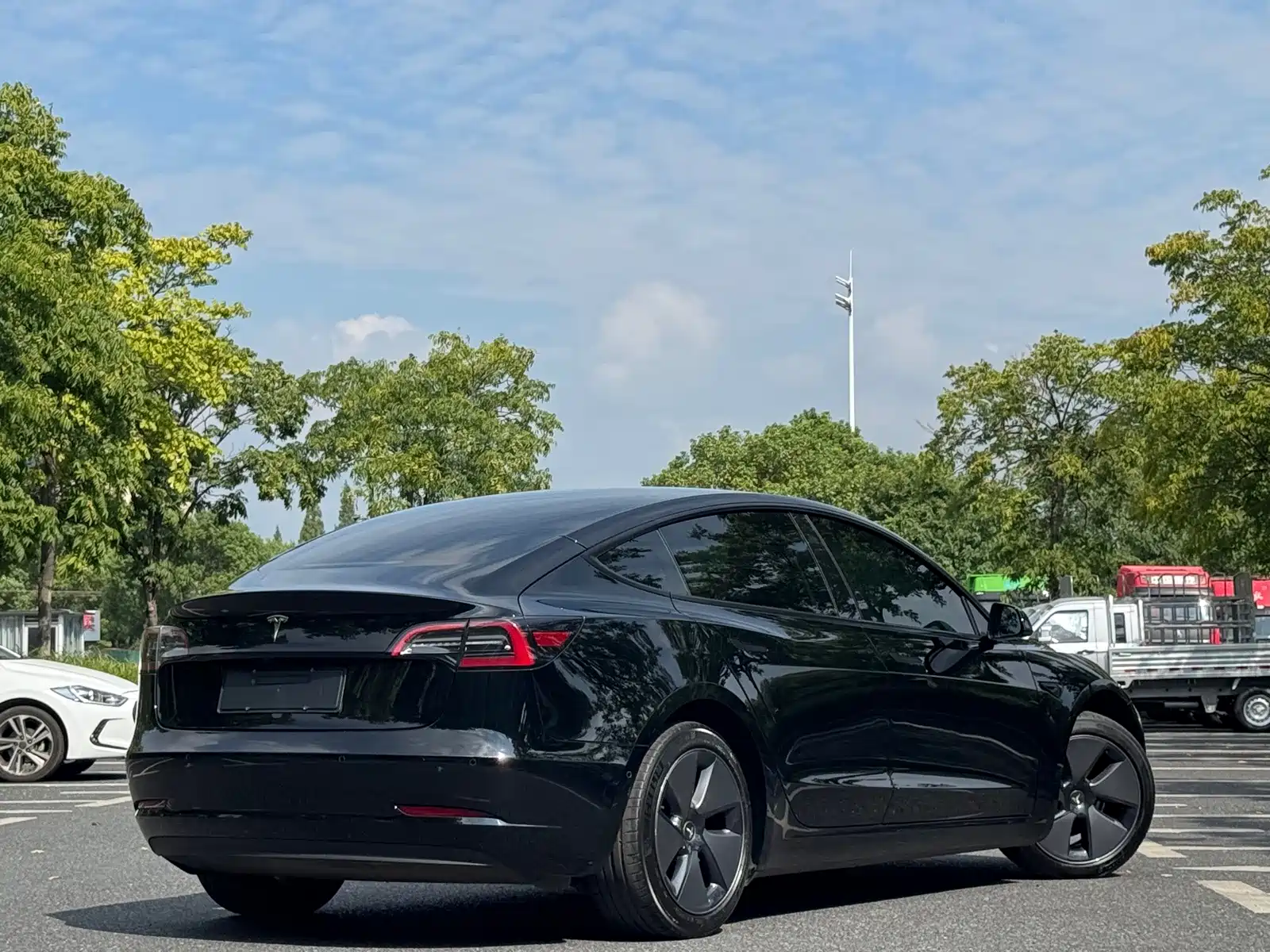 Фото 11 - Tesla Model 3