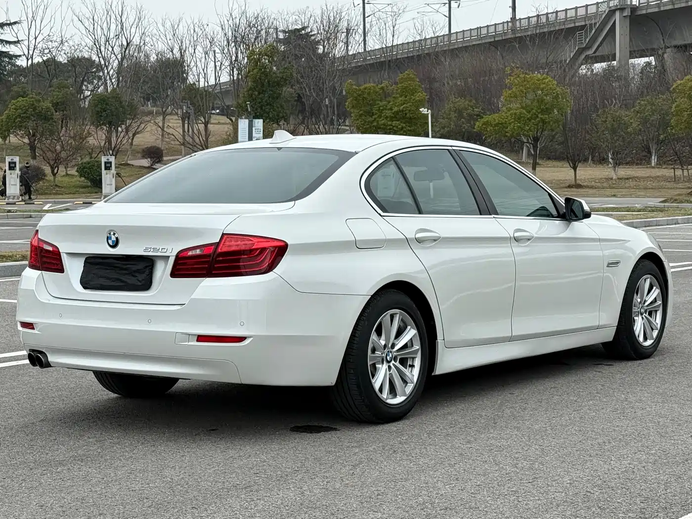 BMW 5 Series (Import) 2014 520i Classic фото 7