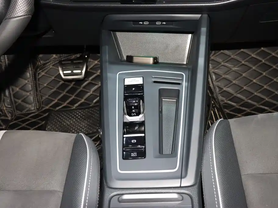 Volkswagen Golf 2023 Facelift 280TSI DSG R-Line Lite фото 15