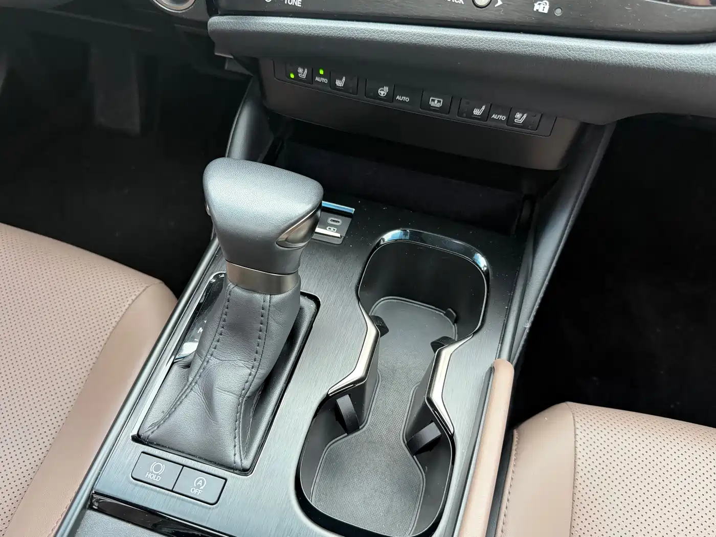 Lexus ES 2022 200 Excellence Edition фото 10