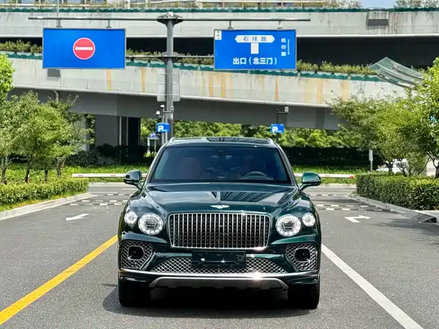 Bentley Bentayga 4.0T V8, длинная база