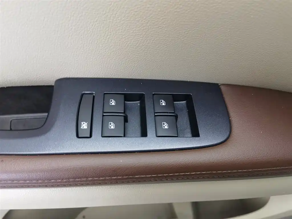 Buick GL8 2017 25S Premium Model China V фото 9