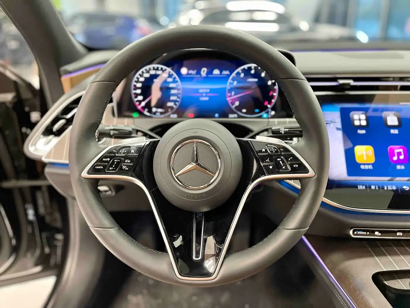 Mercedes-Benz E-Class 2025 E 300 L Fashion фото 13