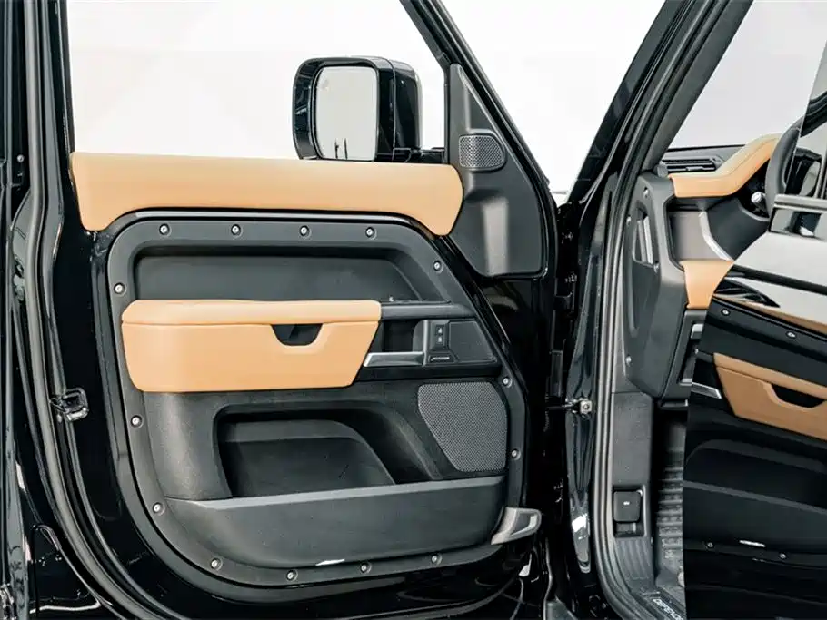 Land Rover Defender 2025 110 3.0T P400 -Dynamic HSE фото 19