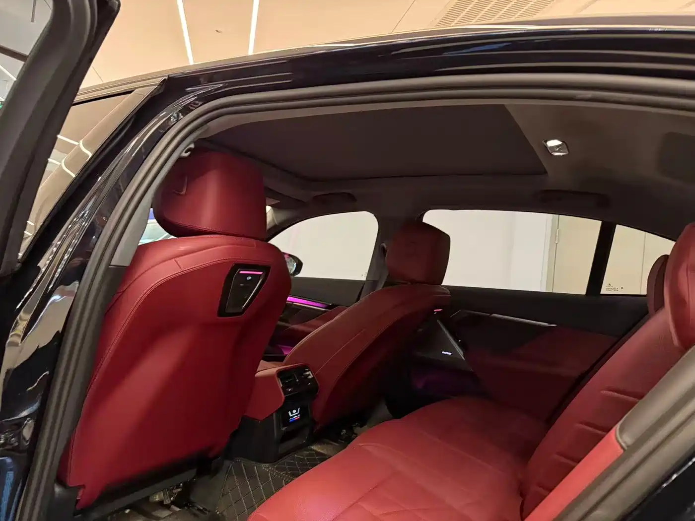 BMW 5 Series 2024 530Li Leading M Sport Package фото 7
