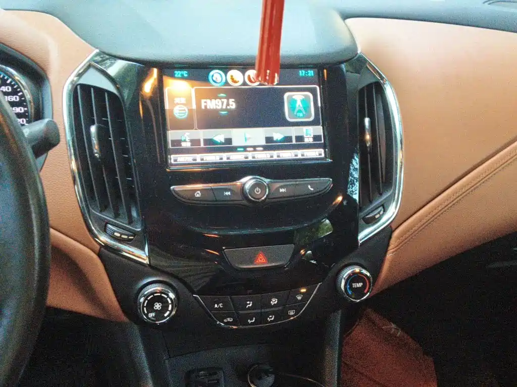 Photo 14 - Chevrolet Cruze