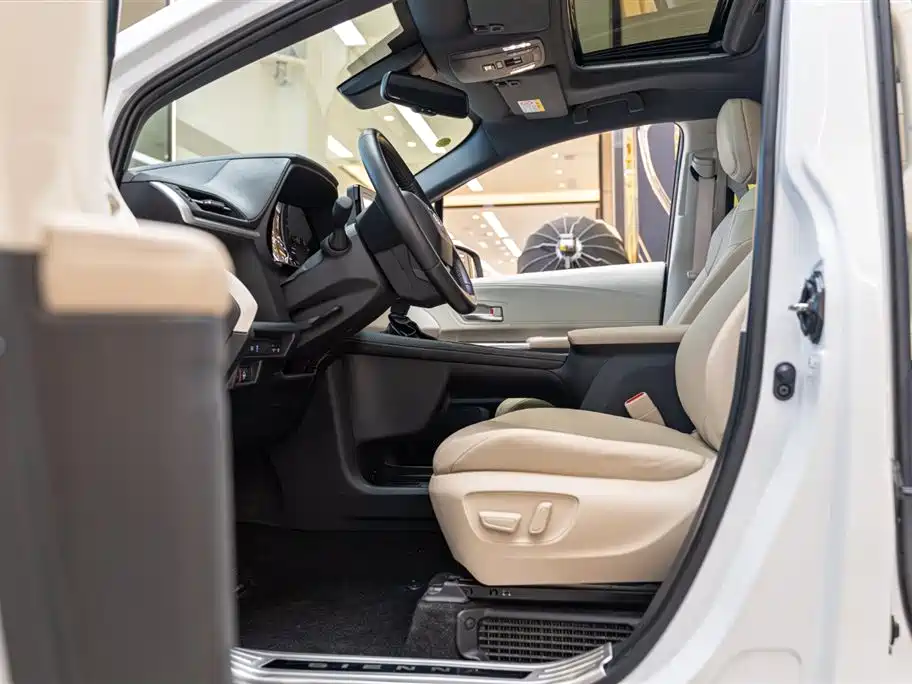 Toyota Sienna 2021 2.5L Hybrid Luxury Edition фото 15
