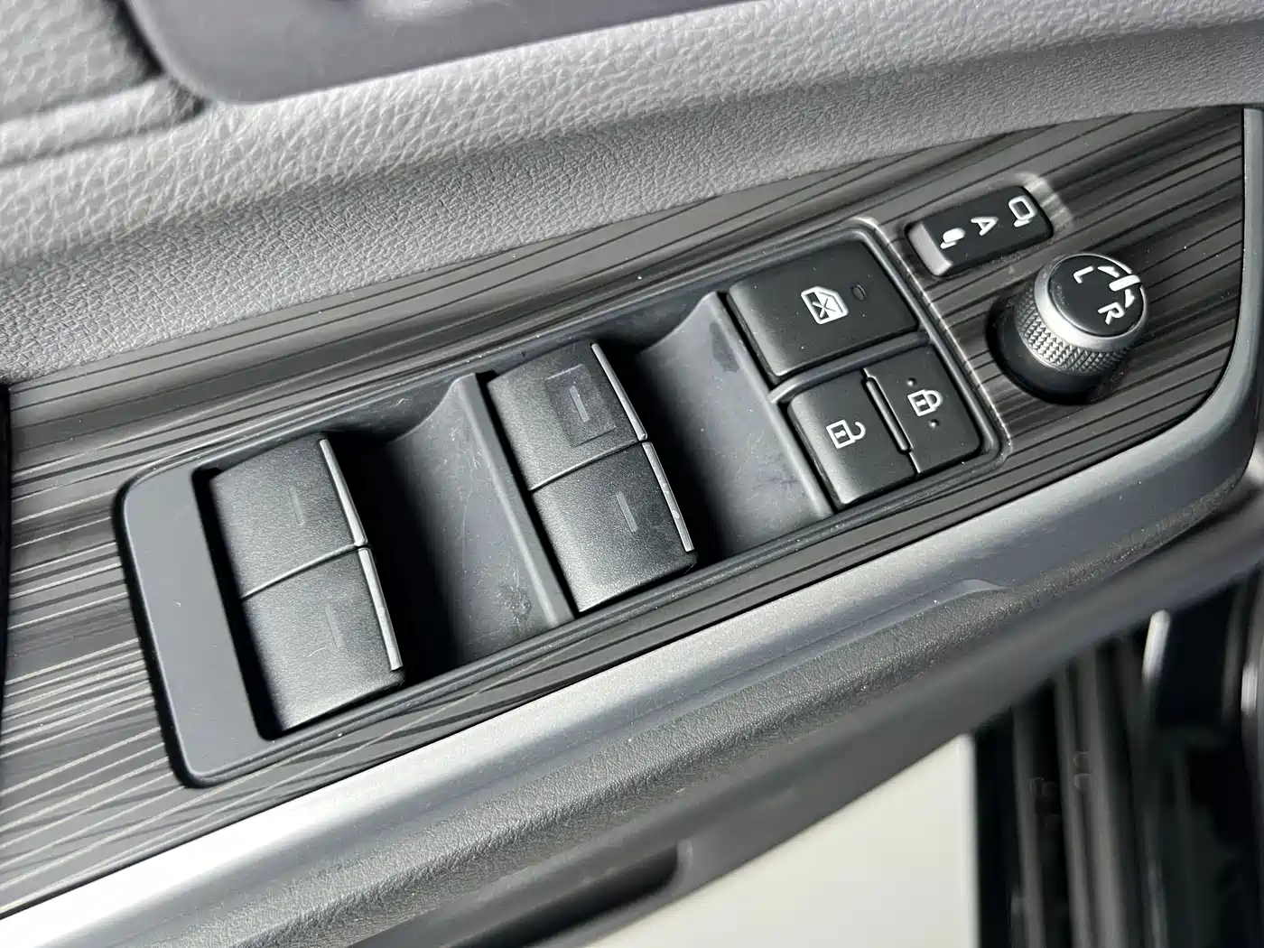 Toyota Sienna 2021 2.5L Hybrid Platinum Edition фото 13