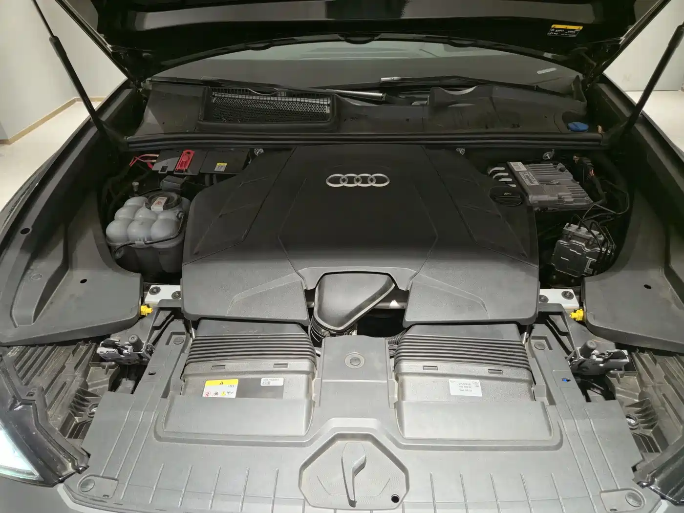 Audi Q8 2023 55 TFSI Exclusive Sport фото 27